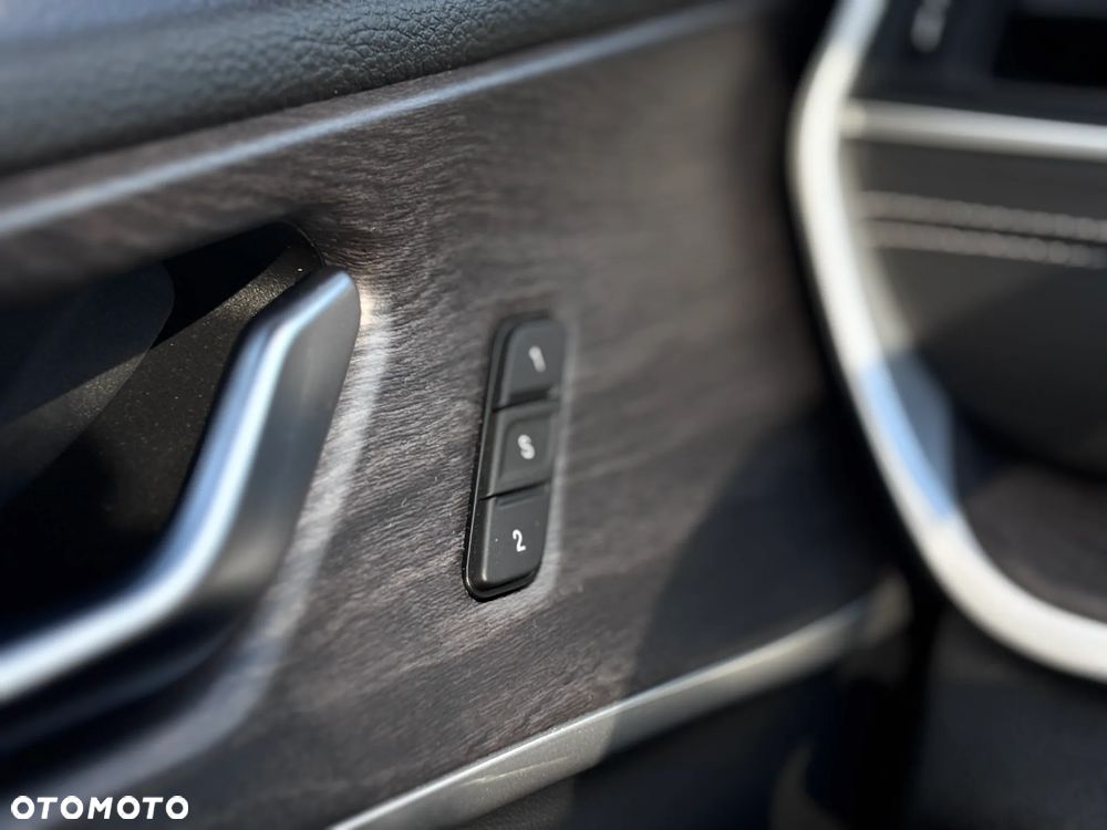 Jeep Grand Cherokee - 29