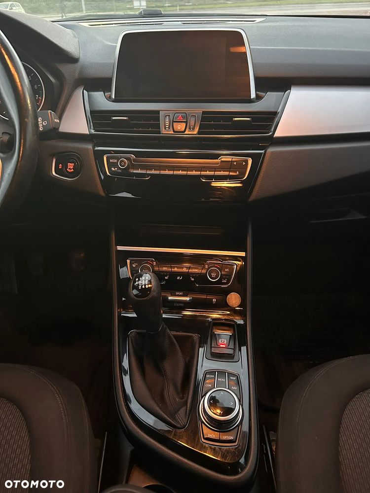 BMW Seria 2 218i - 14