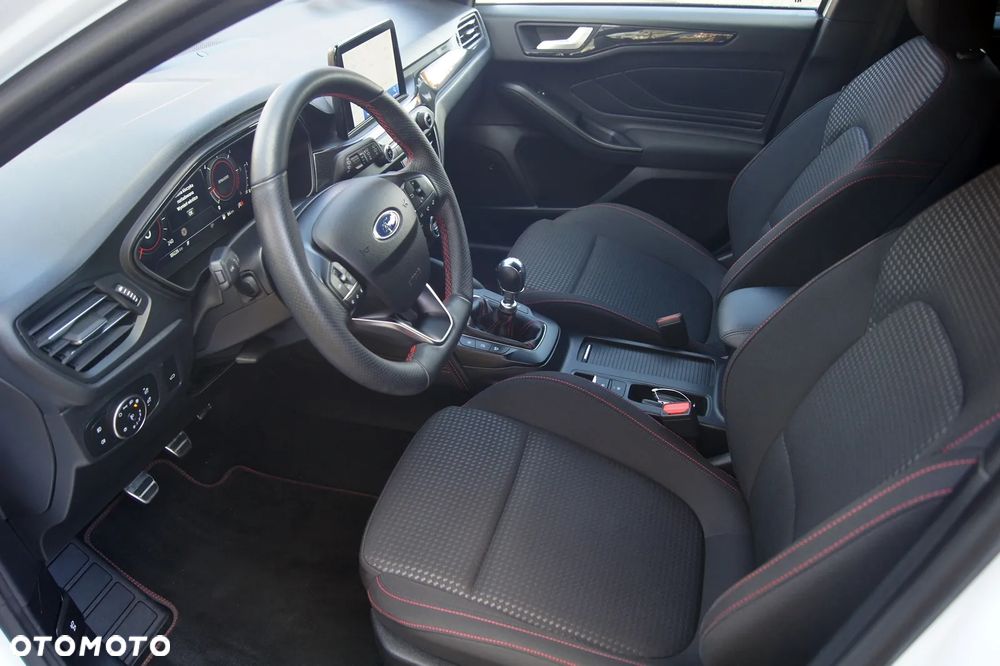 Ford Focus Turnier 1.5 EcoBlue Start-Stopp-System ST-LINE DESIGN - 26