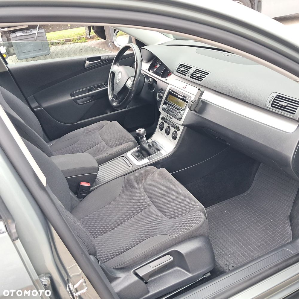Volkswagen Passat - 17