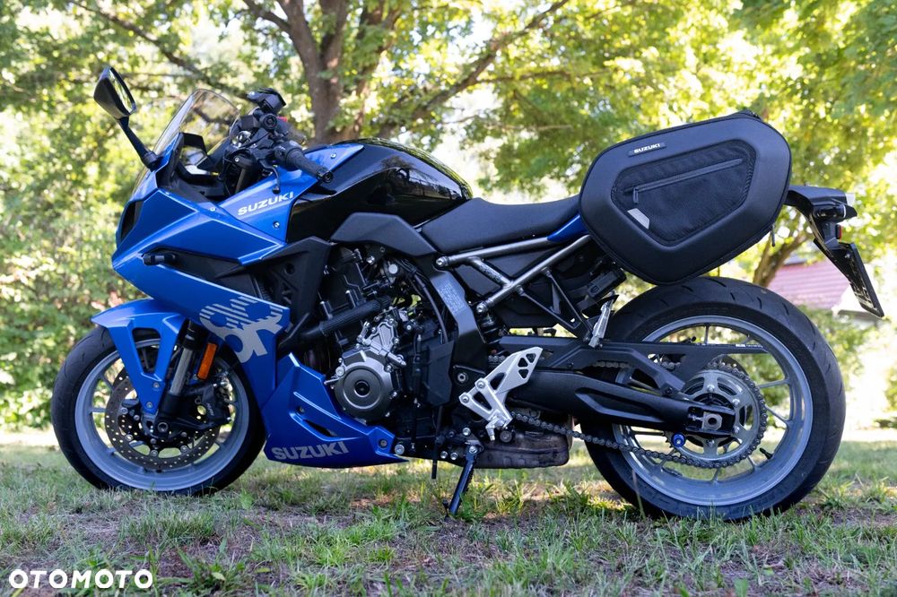 Suzuki GSX - 6