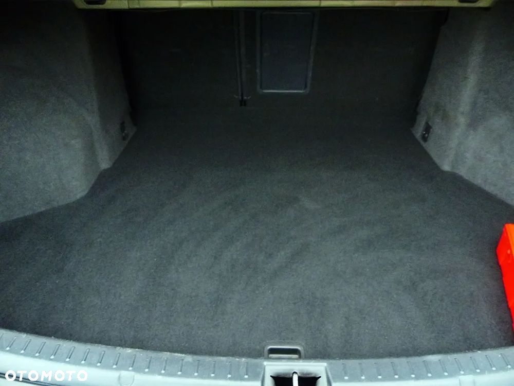 Toyota Avensis 2.0 D-4D Premium - 10