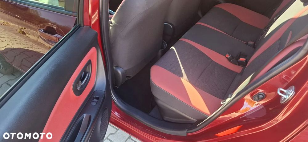 Toyota Yaris Hybrid 100 Dynamic - 11