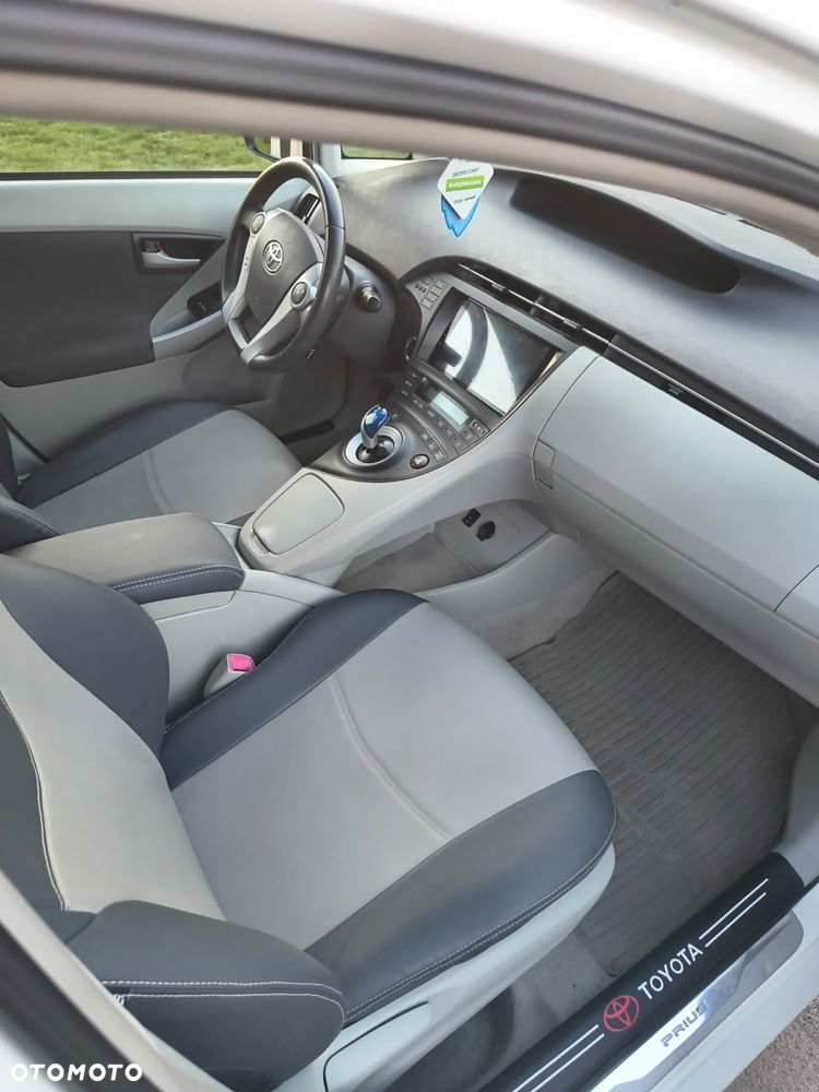 Toyota Prius 1.8 HSD Prestige - 17
