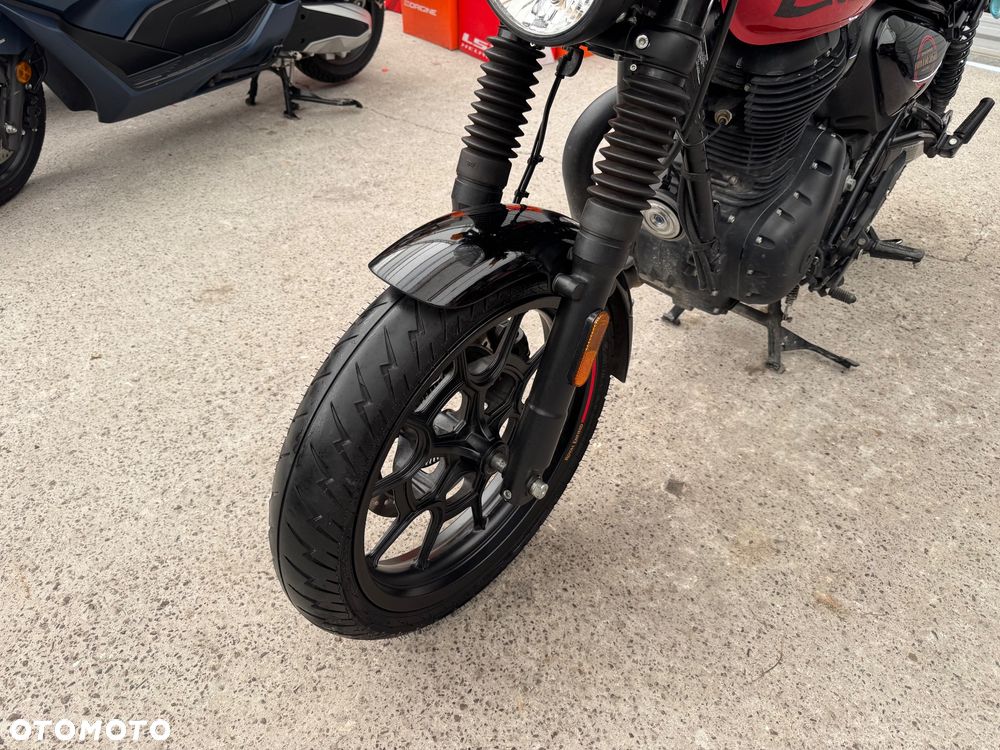 Royal Enfield HNTR - 18
