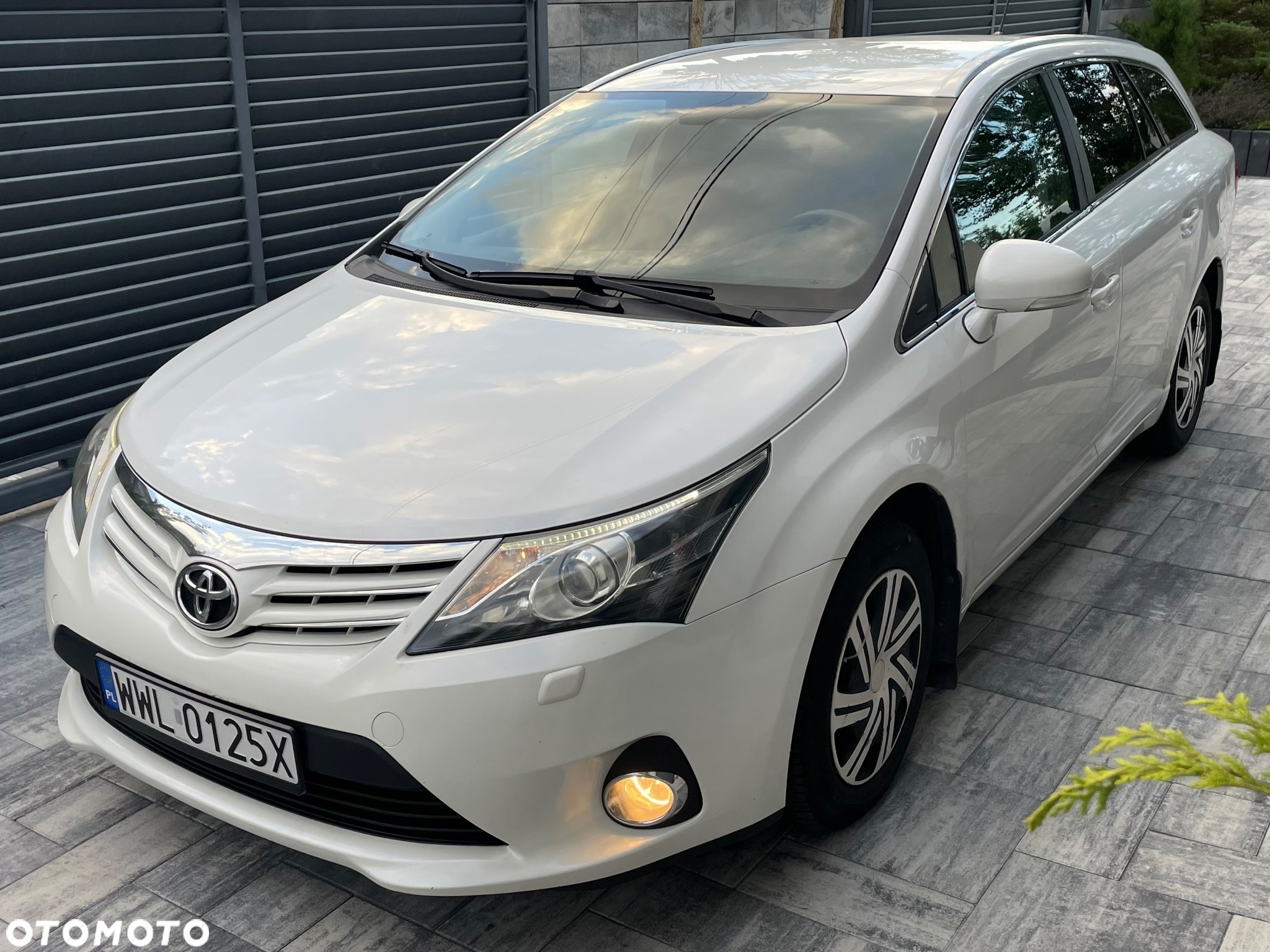 Toyota Avensis 2.0 D-4D Premium - 15