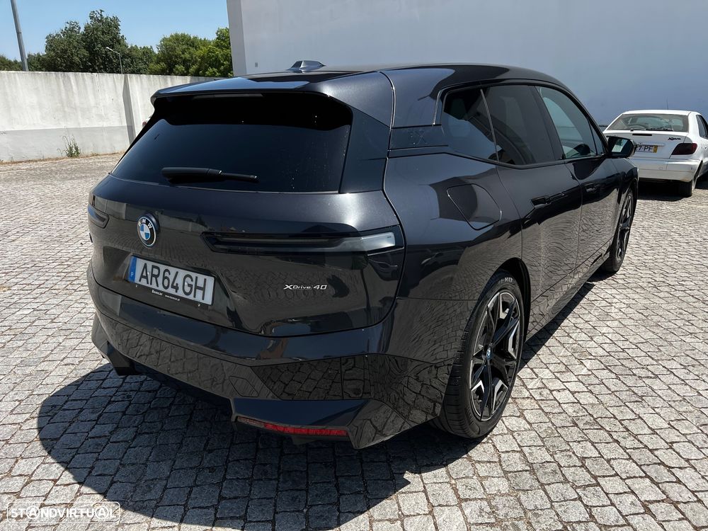 BMW iX xDrive 40 Pack Desportivo - 16