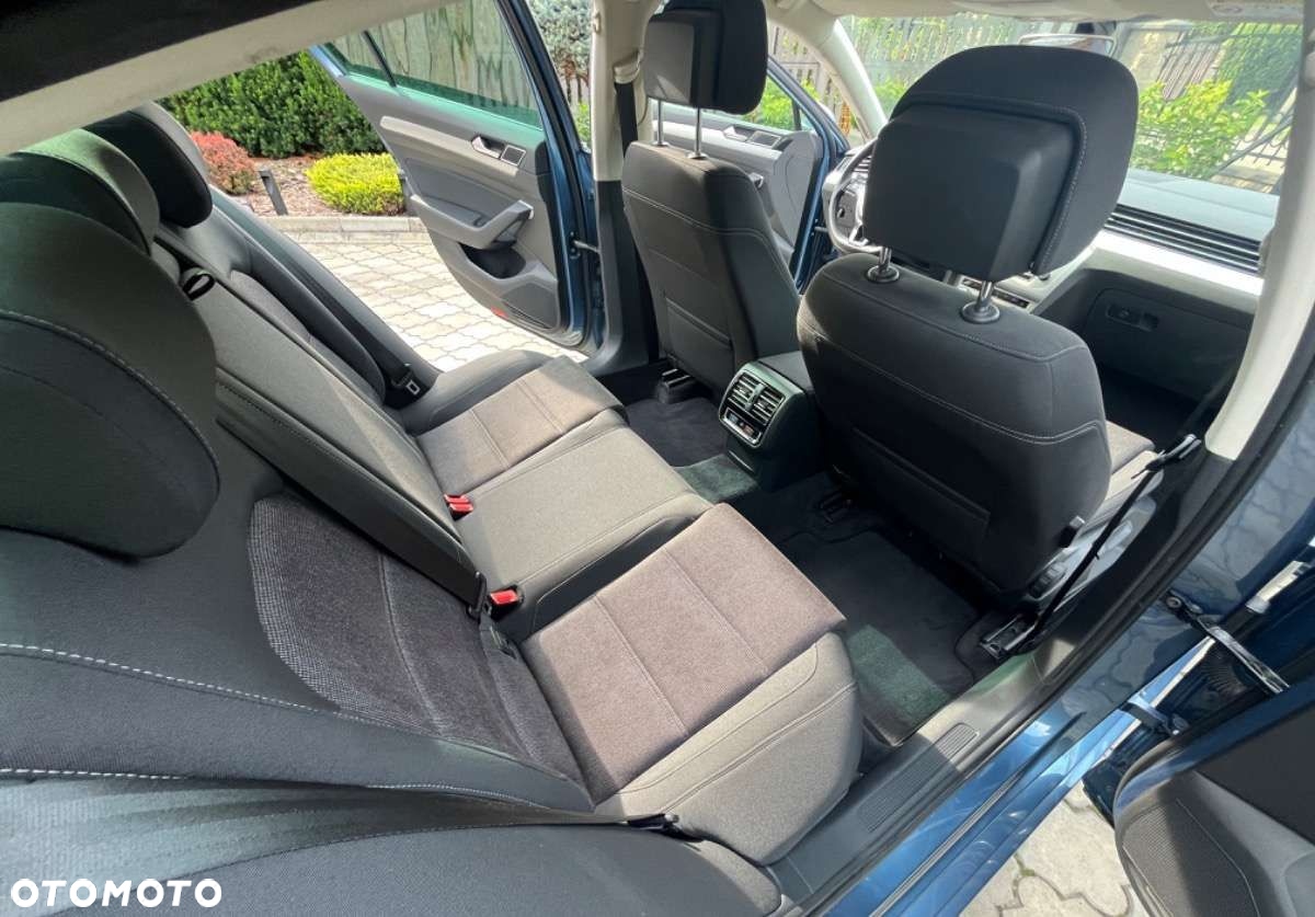 Volkswagen Passat - 26