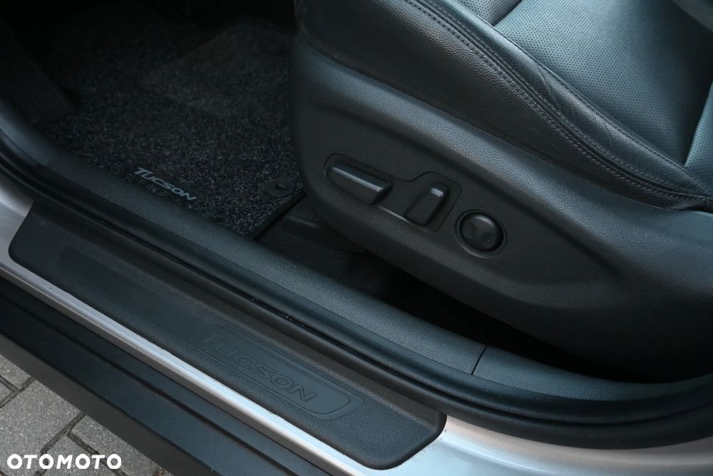 Hyundai Tucson 2.0 CRDI 4WD Automatik Premium - 25