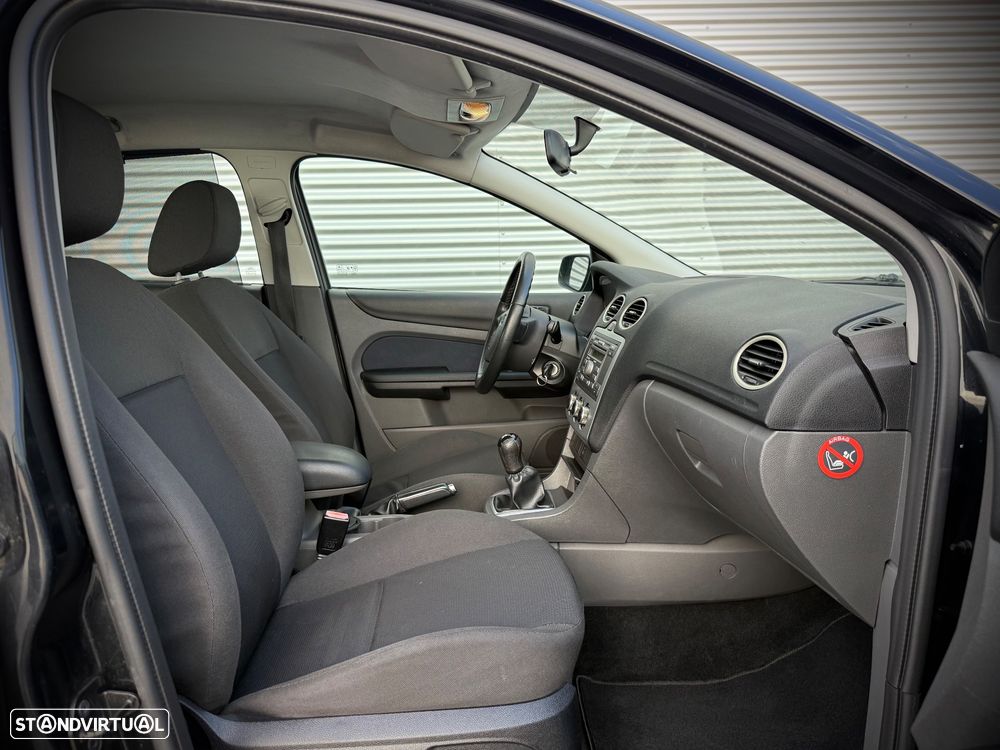 Ford Focus 1.4 16V Sport - 9