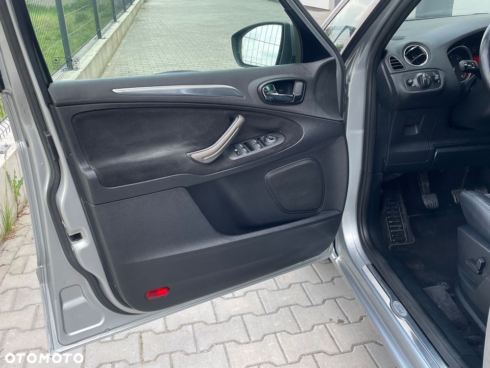 Ford S-Max - 17