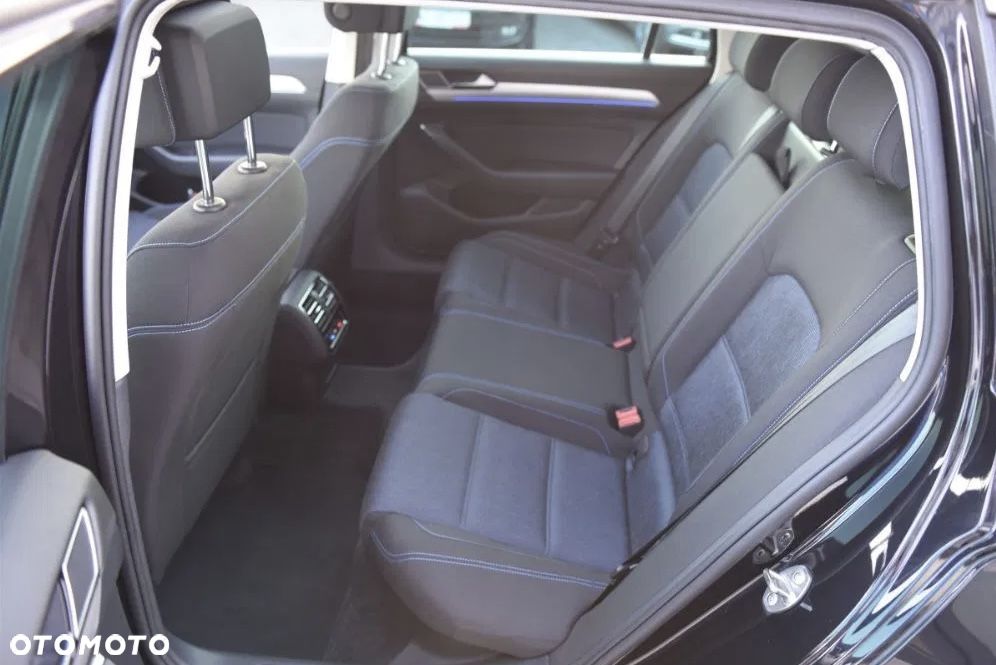 Volkswagen Passat - 35