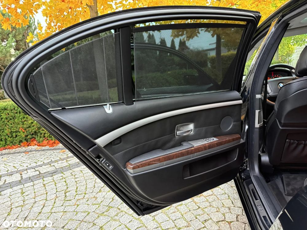 BMW Seria 7 750i L - 25