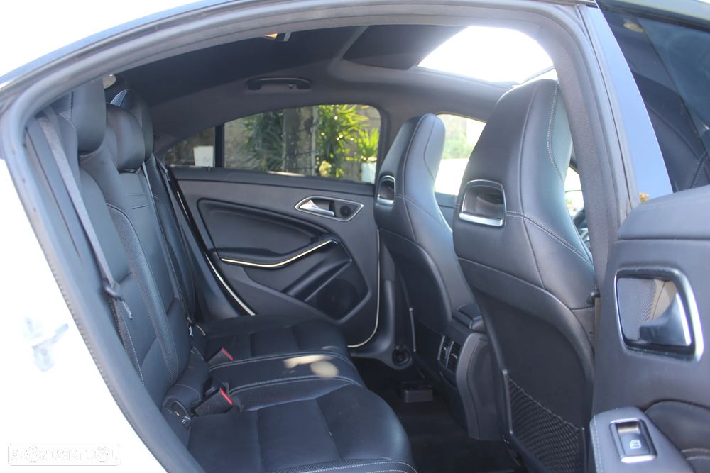 Mercedes-Benz CLA 45 AMG 4Matic Speedshift DCT 7G Night Edition - 31