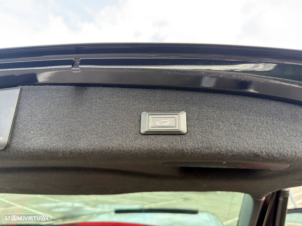 Volvo V60 2.4 D6 R-Design Sum.AWD Phev - 17