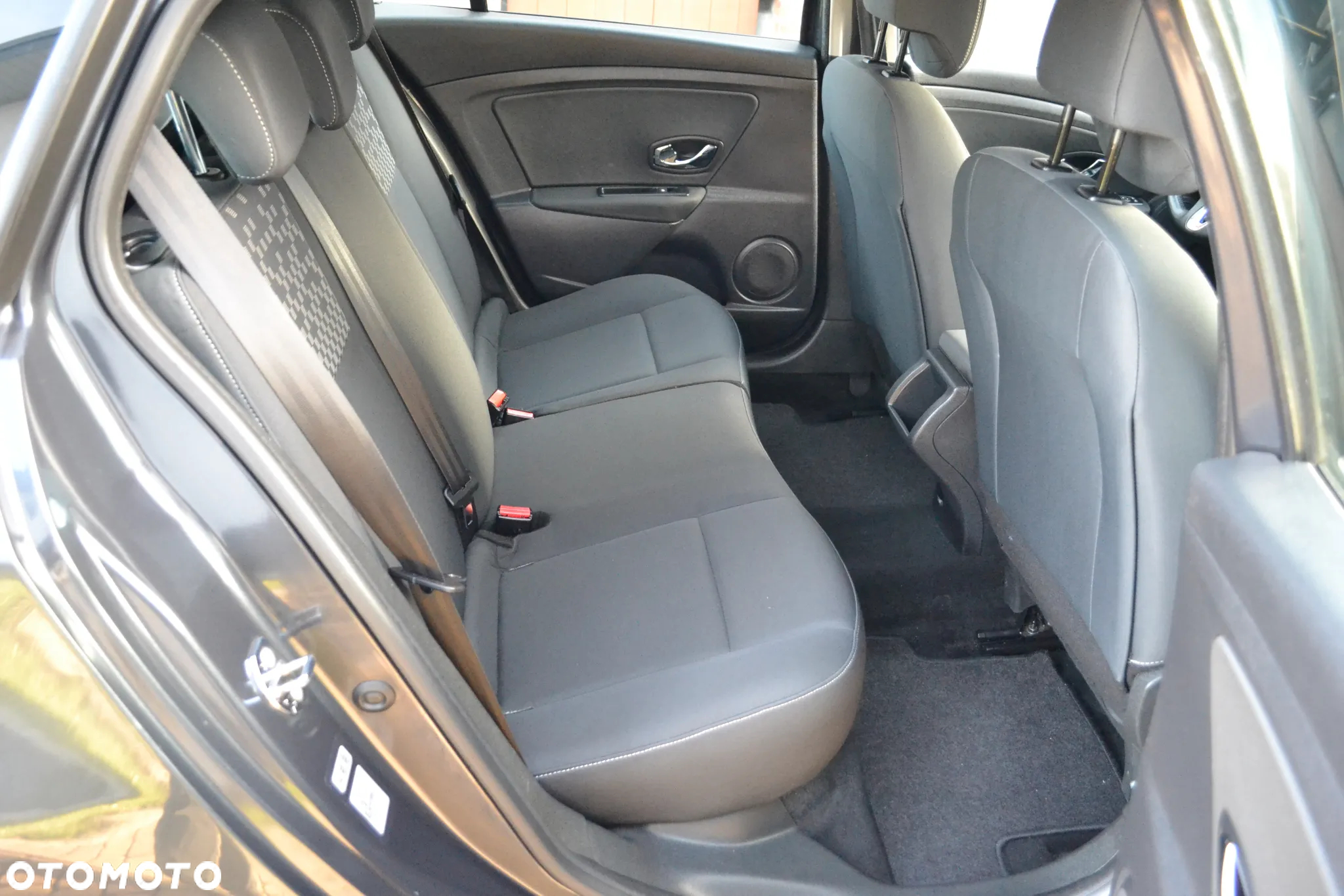 Renault Megane 1.6 16V Color Edition - 9