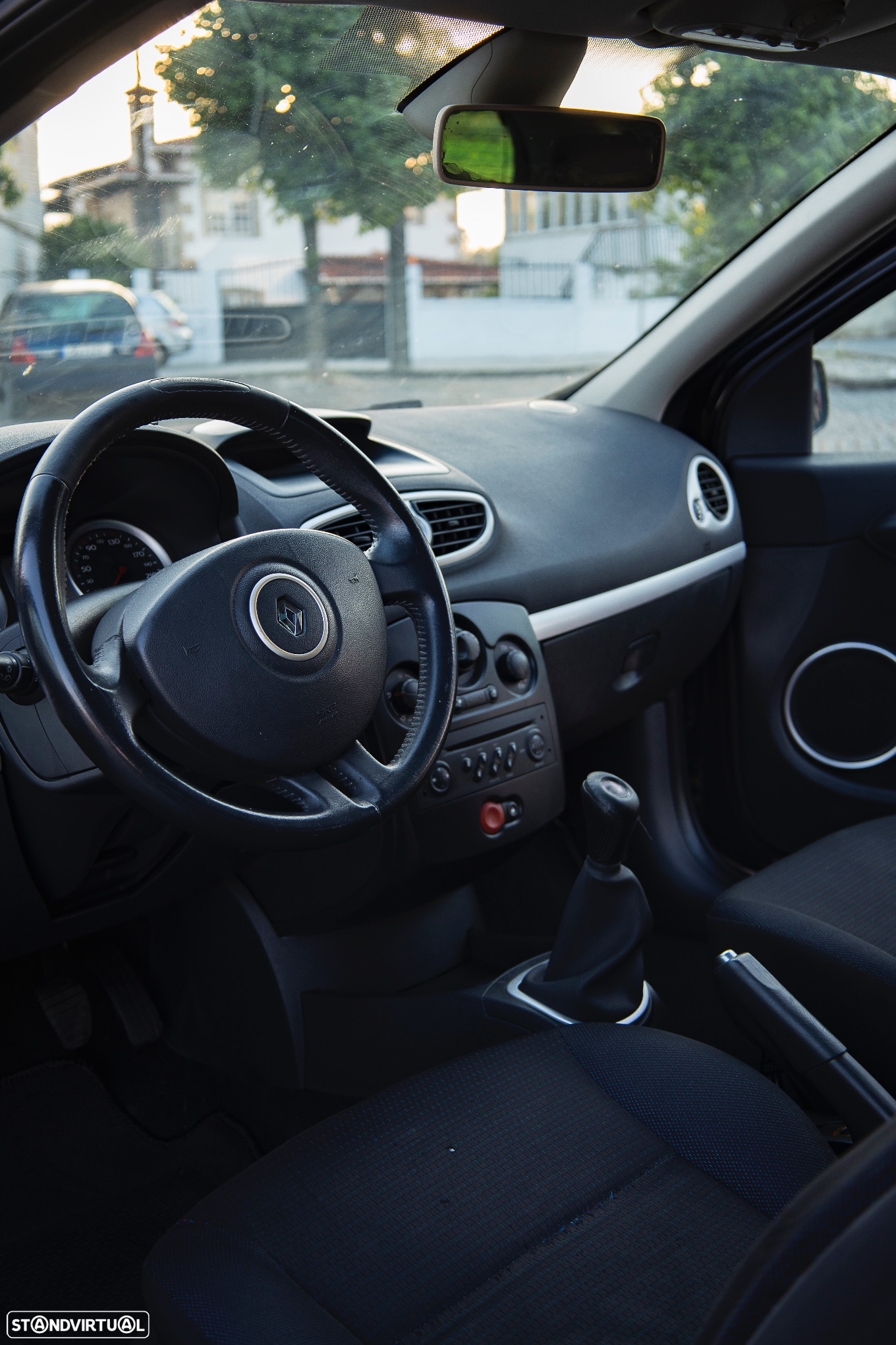 Renault Clio 1.2 16V Confort Authentique - 8