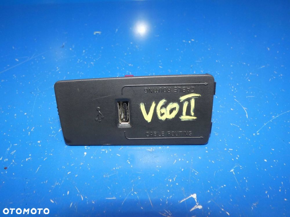 VOLVO V60 II S60 III 18- XC60 II GNIAZDO USB ZŁĄCZE - 1