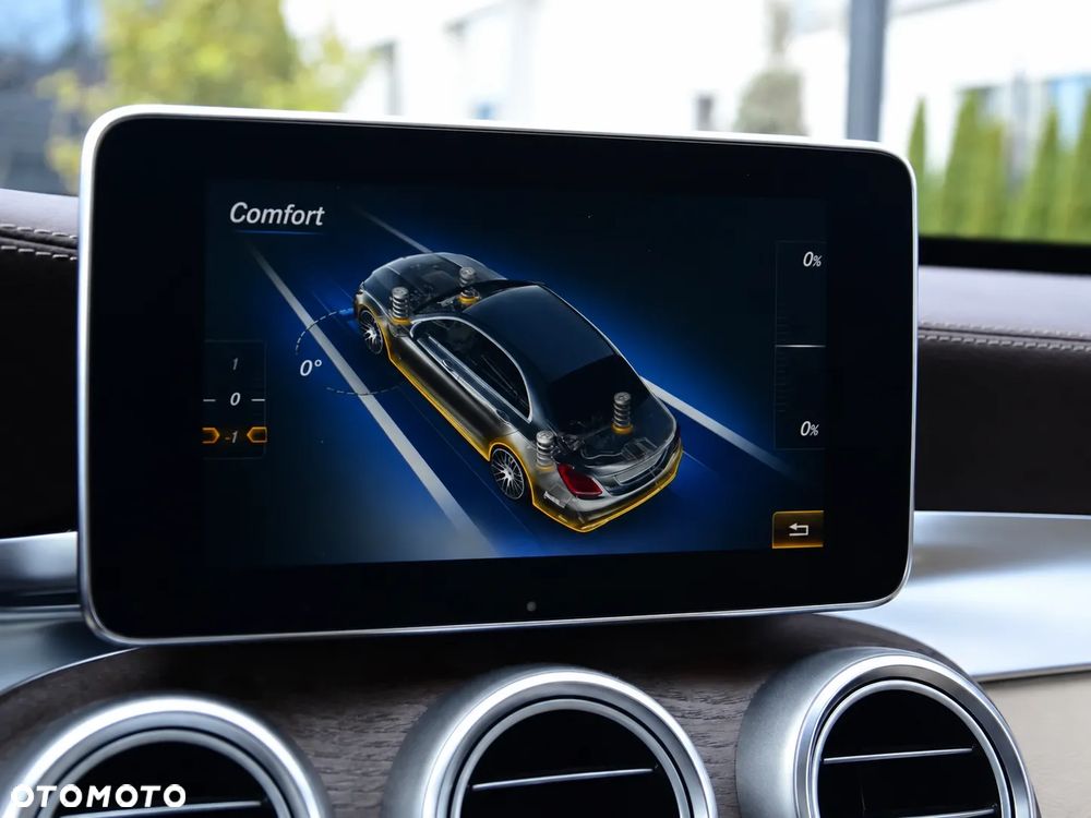 Mercedes-Benz Klasa C 300 9G-TRONIC - 26