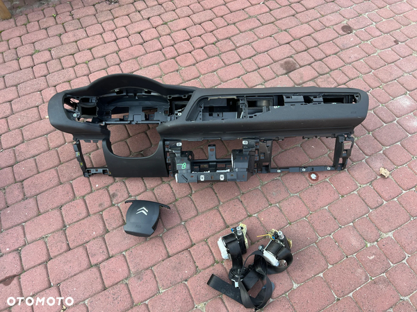 DESKA KONSOLA KOKPIT PODUSZKA PASY CITROEN C5 III X7