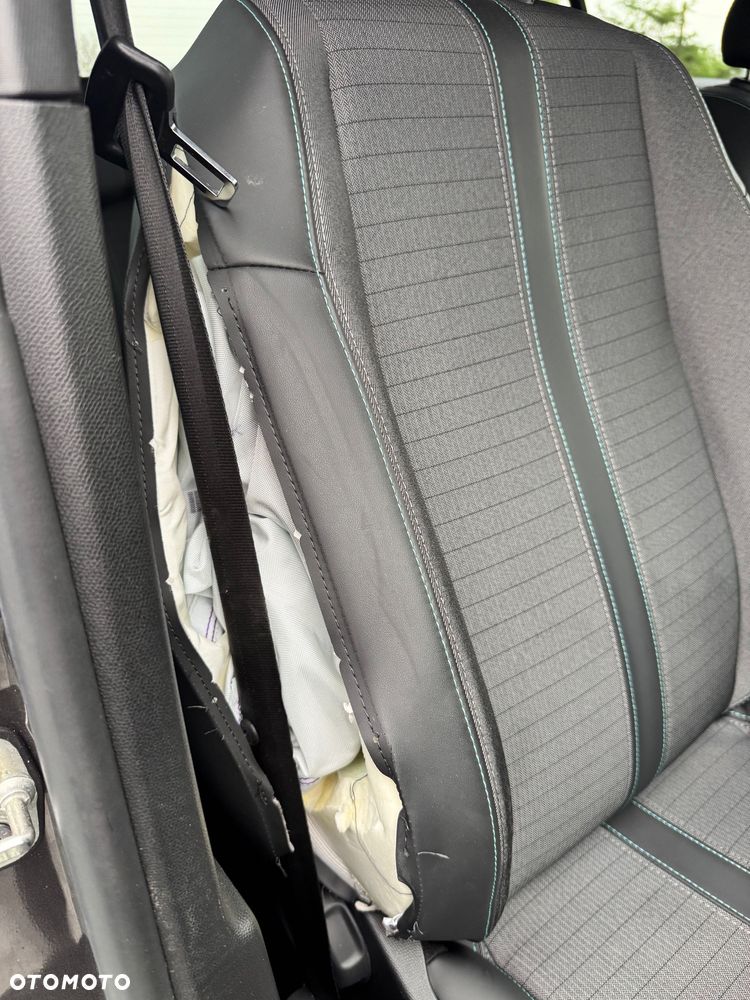 Peugeot 2008 PureTech 130 EAT8 Allure - 26