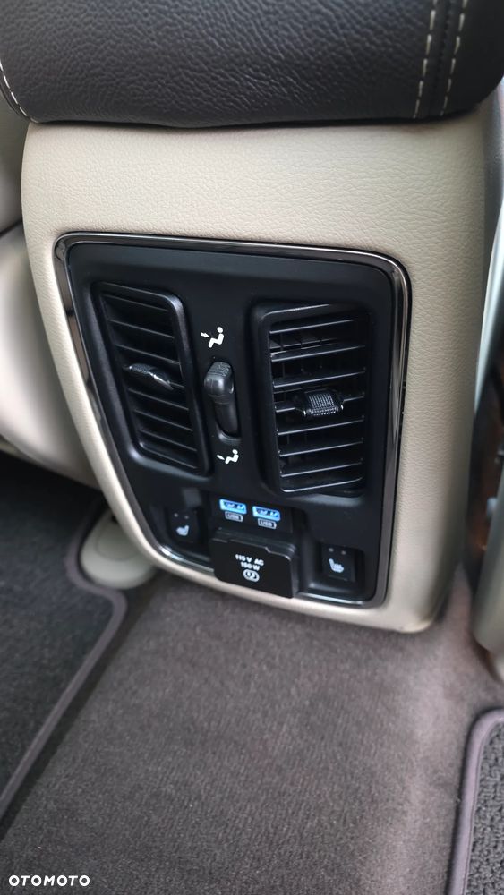 Jeep Grand Cherokee - 12