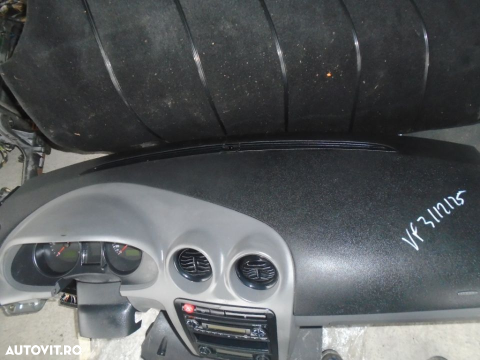 Plansa de bord cu airbag volan si airbag pasager Seat Ibiza din 2004 - 3