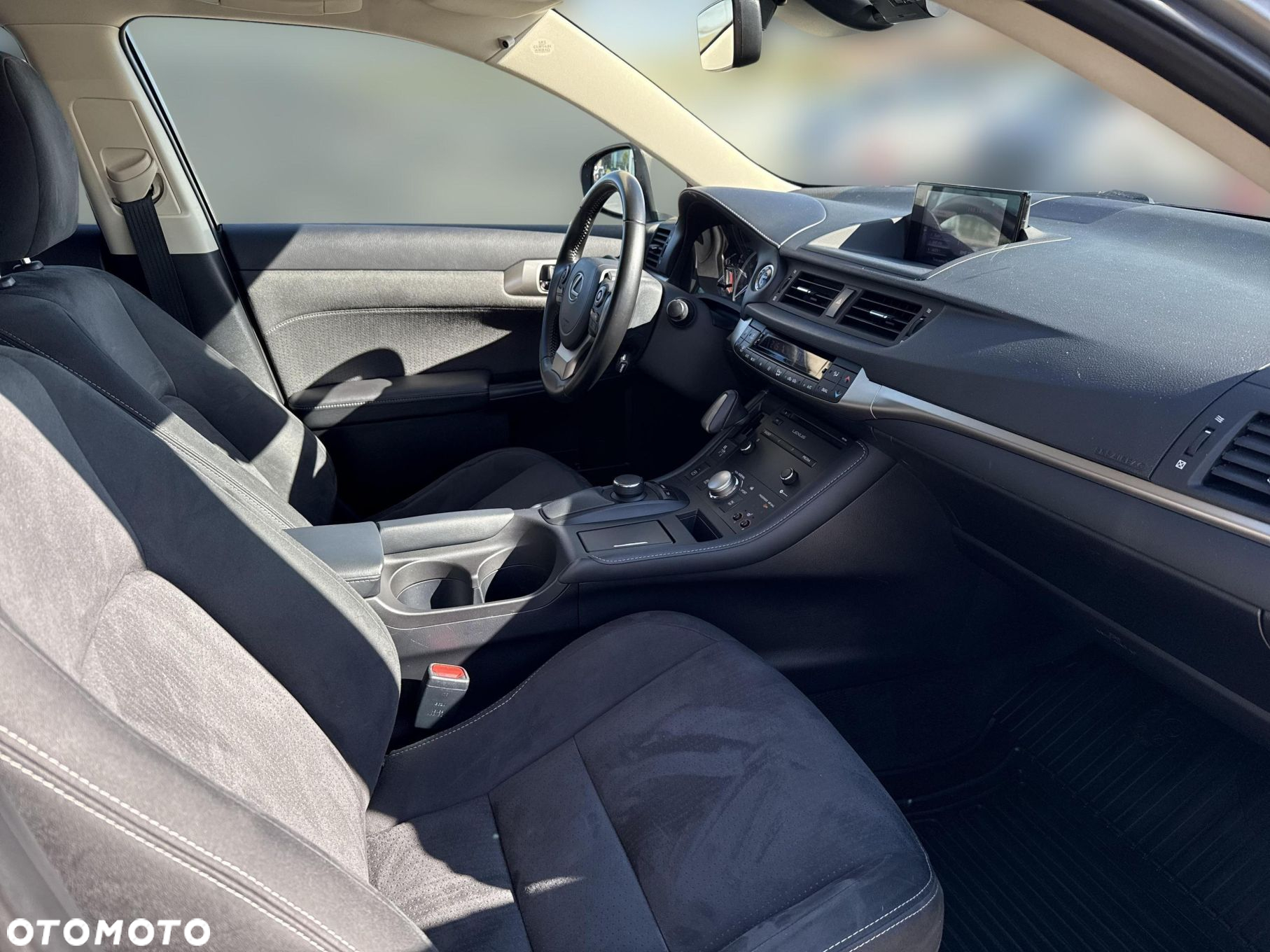 Lexus CT - 9