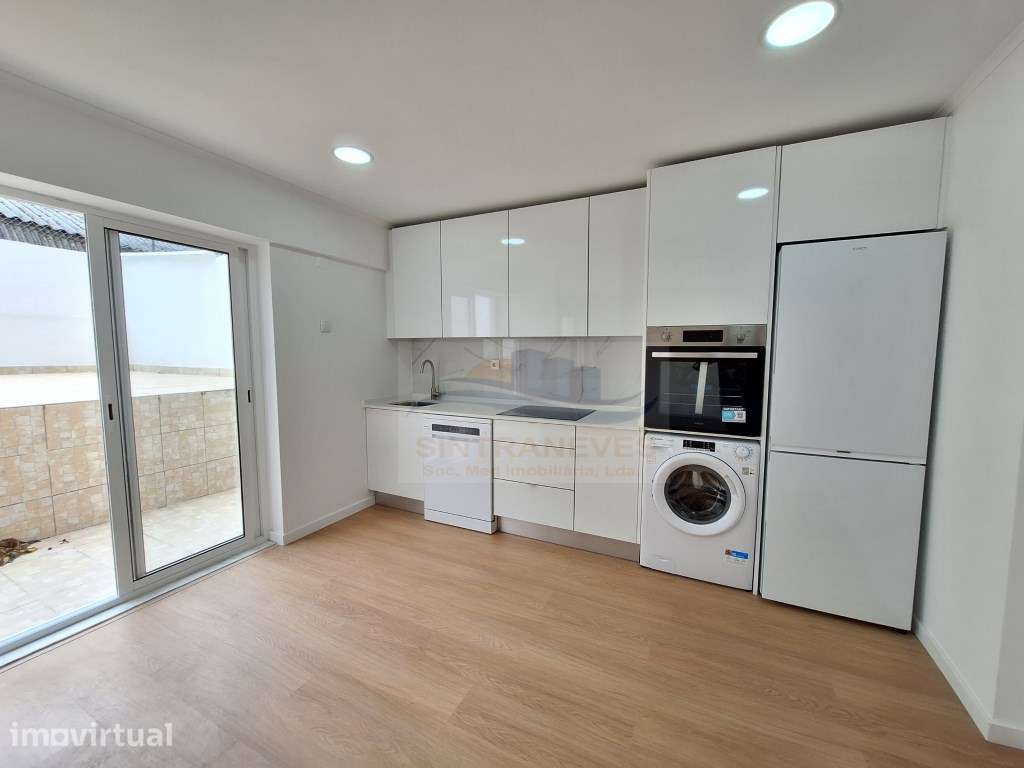 T2 em remodelação total, Damaia, junto ao centro de saúde - Grande imagem: 3/12