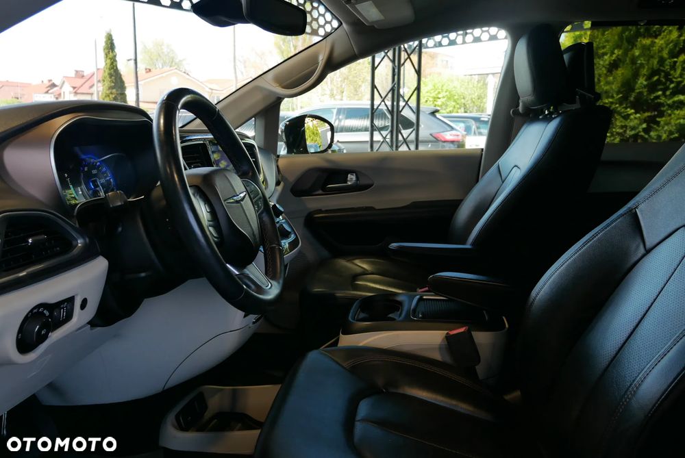 Chrysler Pacifica - 39