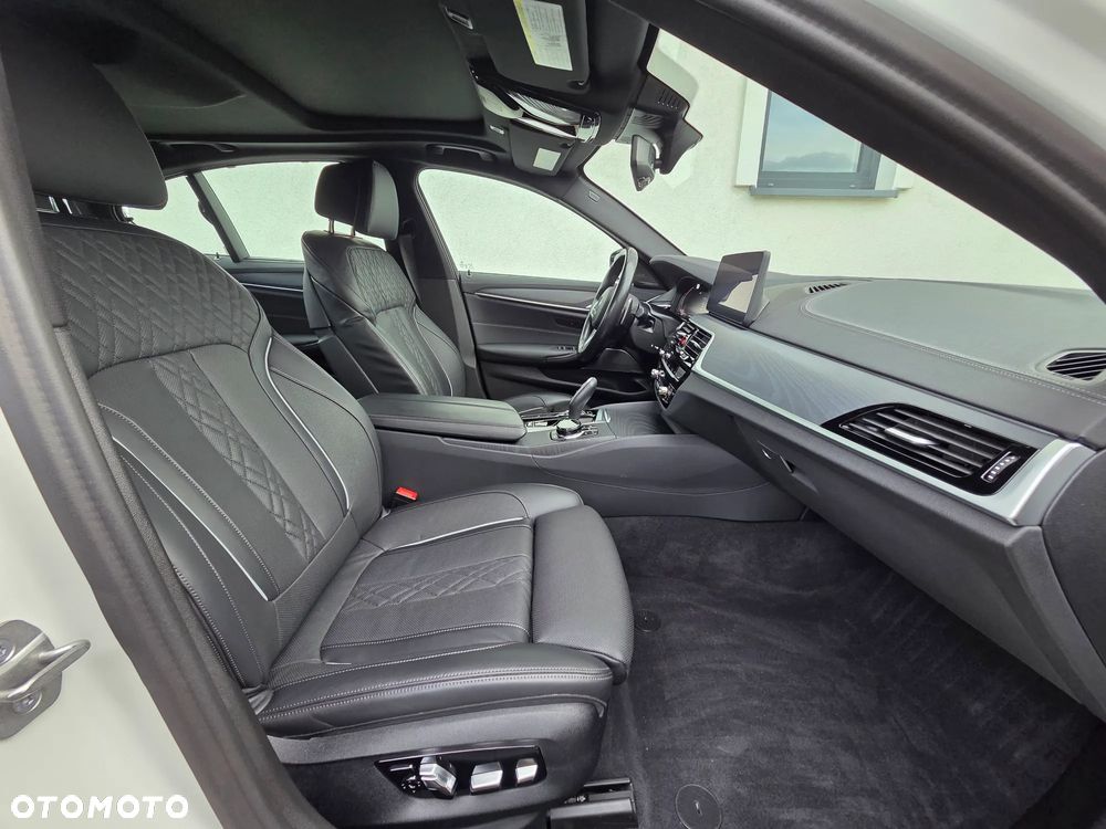 BMW Seria 5 540i xDrive M Sport Edition - 30