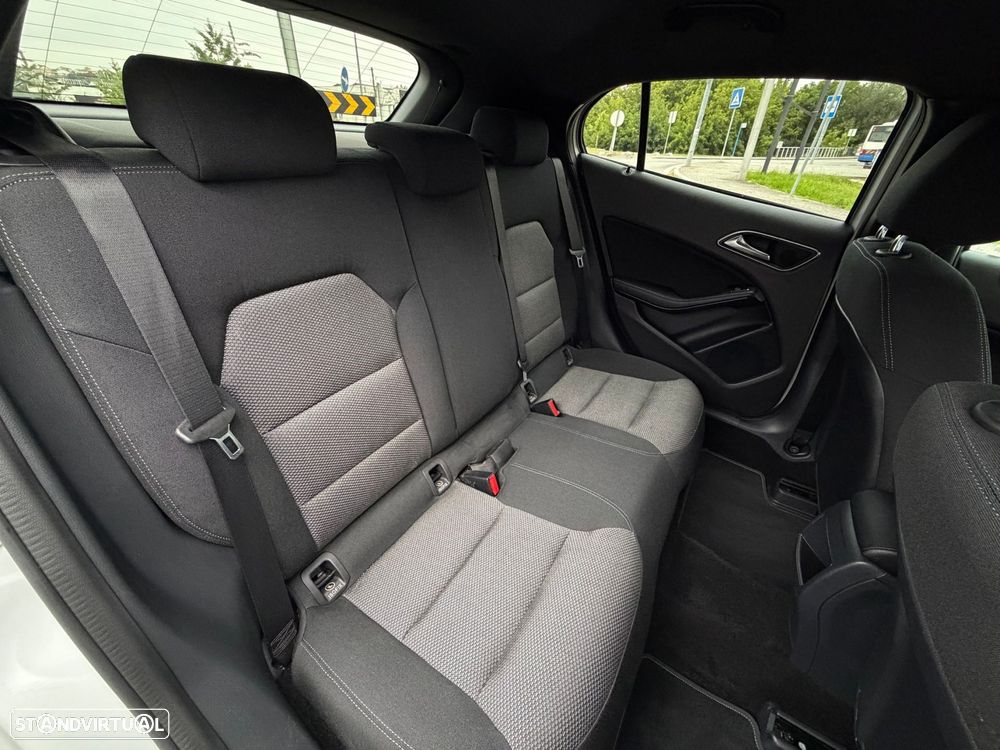 Mercedes-Benz GLA 180 d Style - 44