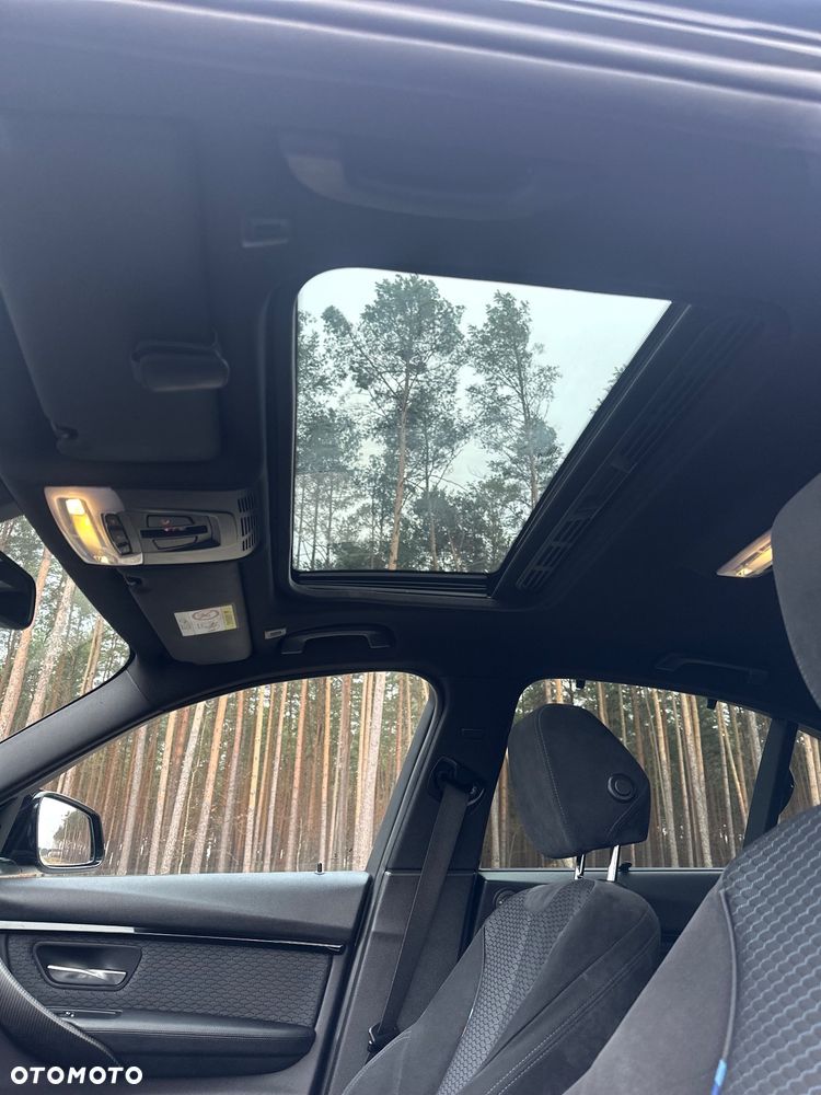 BMW Seria 3 330i xDrive M Sport Shadow sport - 16