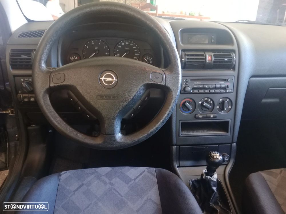 Opel Astra 1.4i 16V — fotografia 4