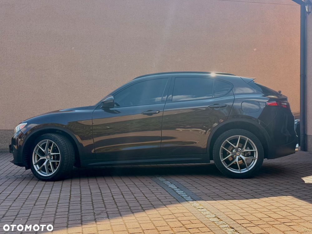 Alfa Romeo Stelvio 2.0 Turbo 16V AT8-Q4 Ti - 5