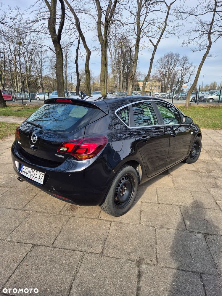 Opel Astra 1.4 T Cosmo - 4