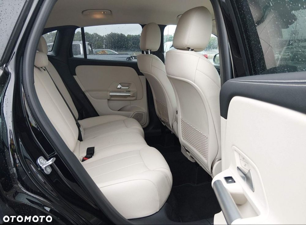 Mercedes-Benz GLA - 11