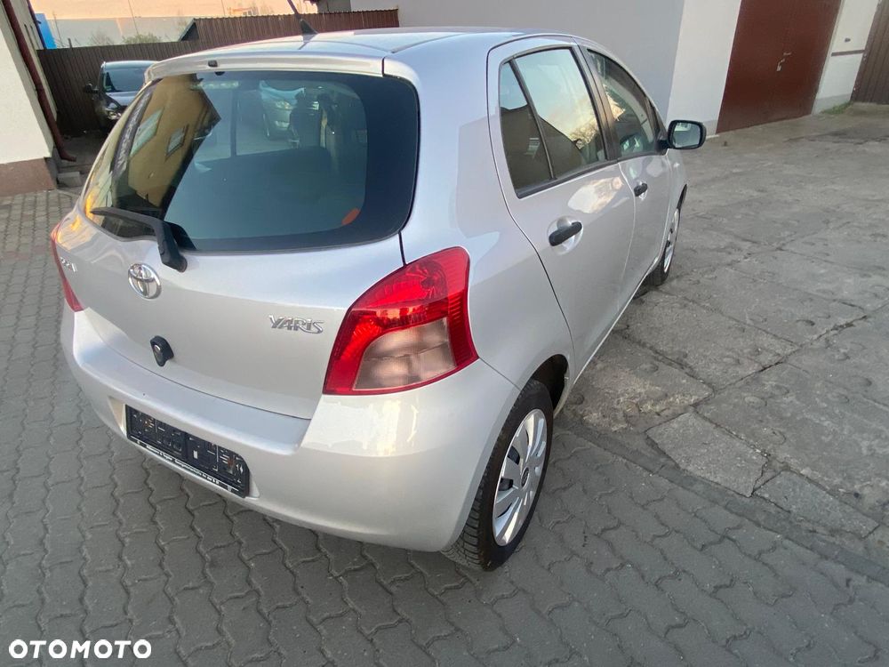 Toyota Yaris 1.3 VVT-i Executive - 12