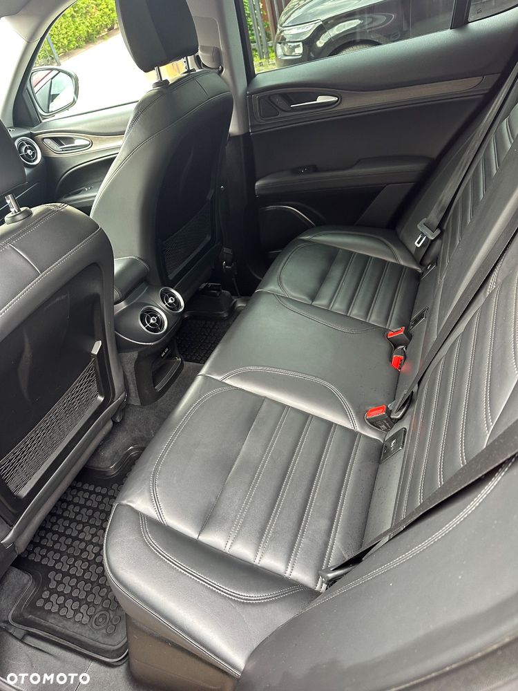 Alfa Romeo Stelvio 2.0 Turbo First Edition Q4 - 12