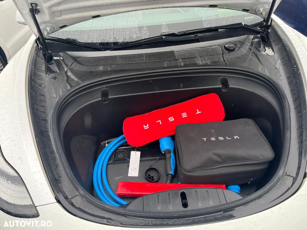 Tesla Model 3 - 13