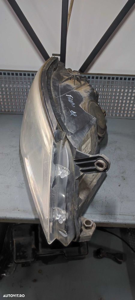 Far dreapta xenon volkswagen vw tiguan 2009 usor matuit - 4