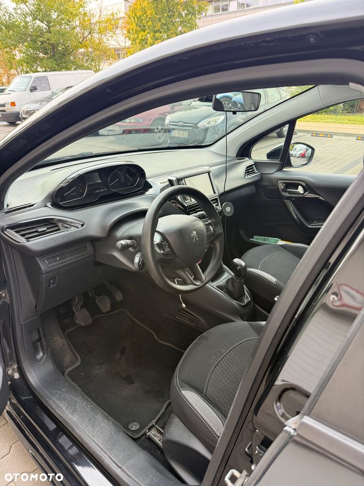 Peugeot 208 - 11