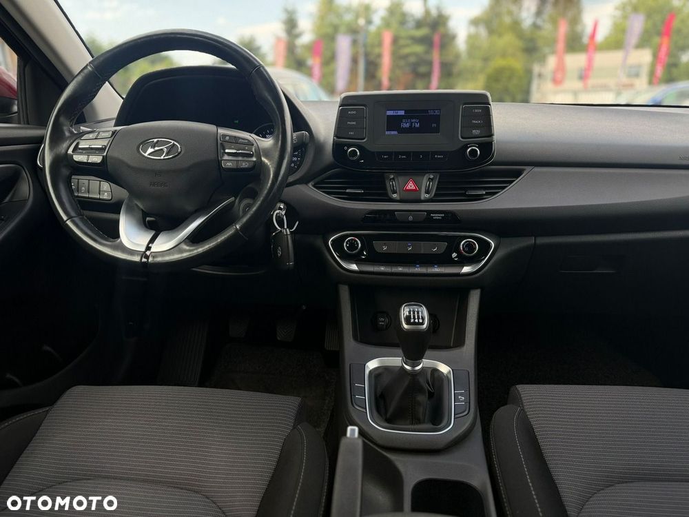 Hyundai i30 1.5 DPI Classic + - 13