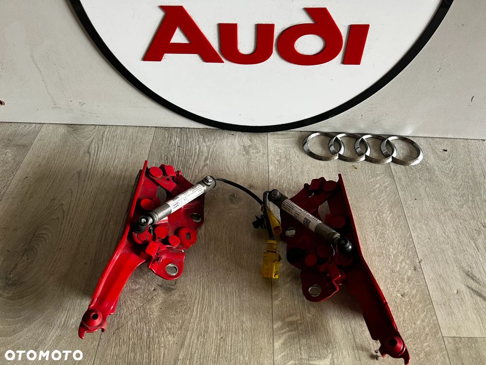 AUDI A3 8V ZAWIAS MASKI NABÓJ PRAWY LEWY 8V0823301E 8V0823302E 8V0823823F