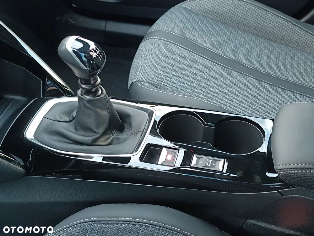 Peugeot 2008 PureTech 100 Allure S&S BVM6 - 8