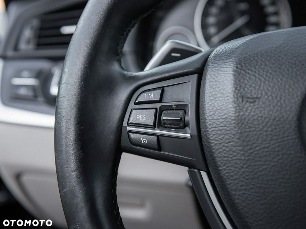 BMW Seria 5 520d Luxury Line - 29