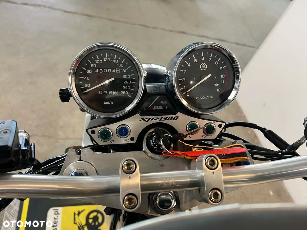 Yamaha XJR - 30