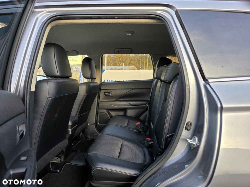 Mitsubishi Outlander 2.0 4WD Plus - 7