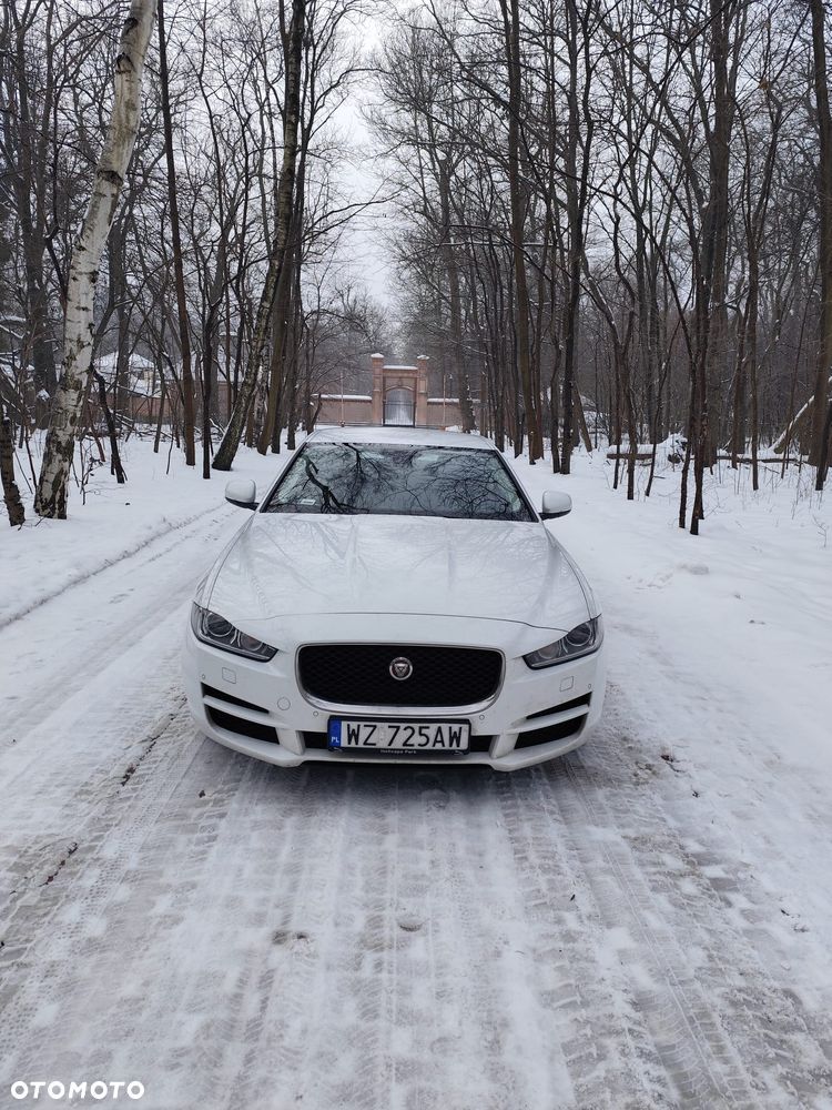 Jaguar XE 2.0 D Prestige - 3