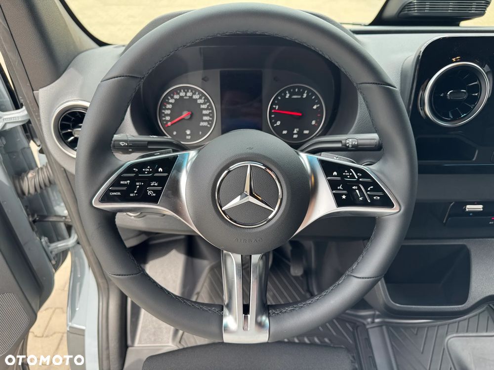 Mercedes-Benz Sprinter - 20